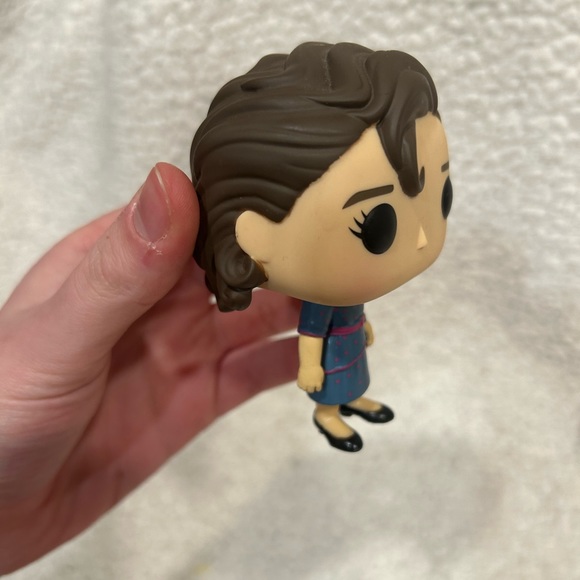 Funko POP! #717 Stranger Things Eleven at Snowball Dance - Picture 4 of 6